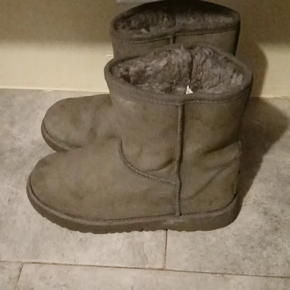 UGG boots size 3 - Picture 2 of 6